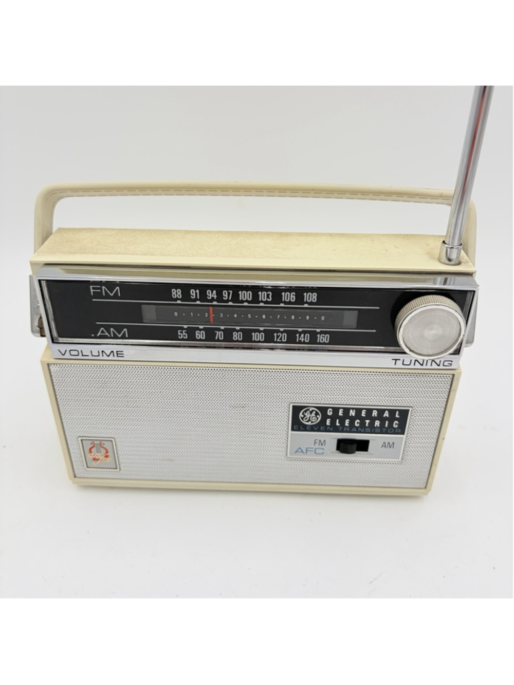 General Electric P1820B AM FM AFC 11 Transistor Portable Radio Cream Works